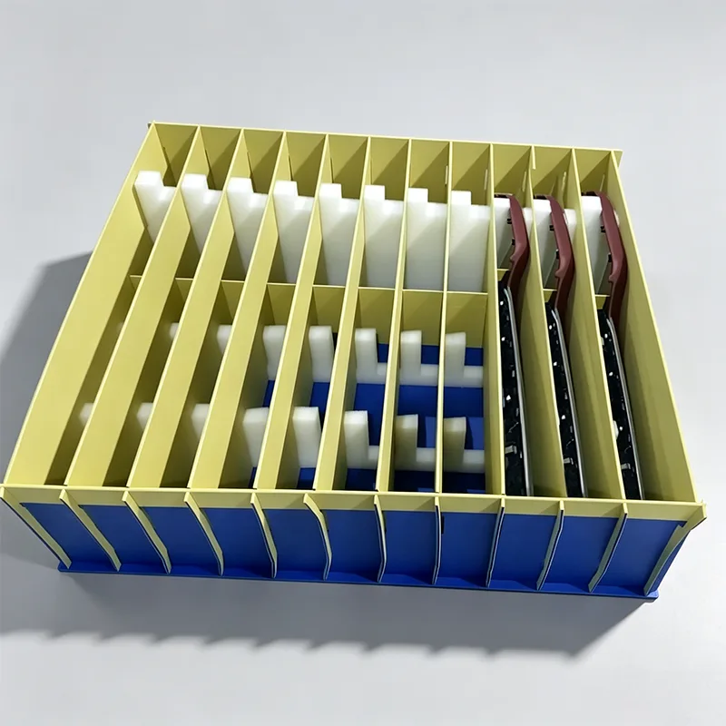 Schutzverpackung aus PP-Wabenkarton für den Automobilinnenraum